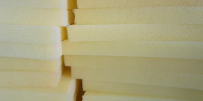 Aká je história polyuretánu? Aké PUR peny sa využívajú k výrobe matracov?